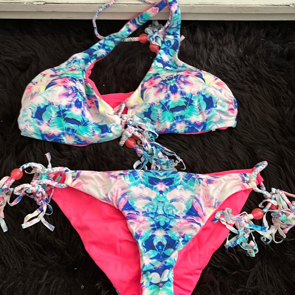 Victoria’s Secret reversible bikini